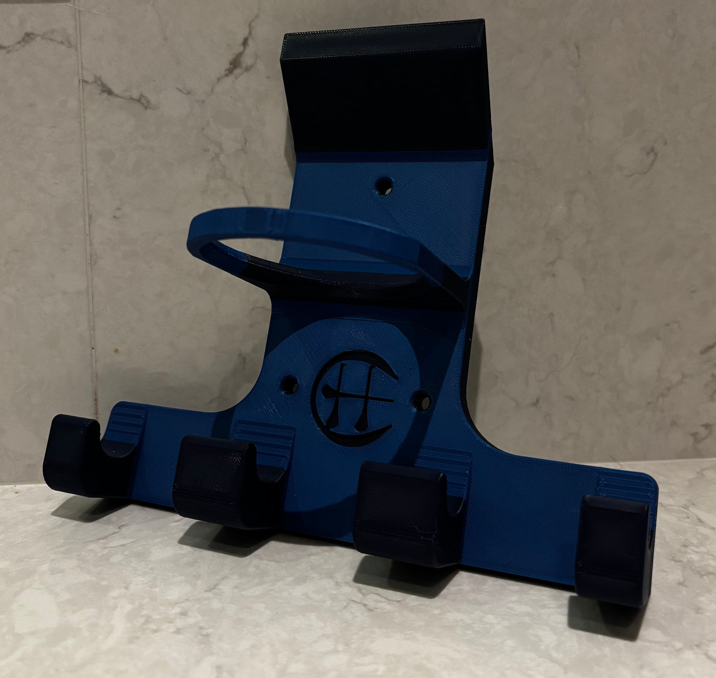 A hurlingholder made in dub colours of navy and blue